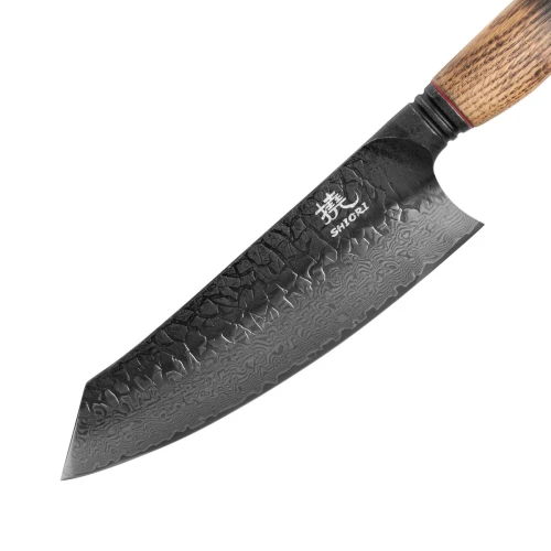 Duży, idealnie wywarzony nóż Shiori 撓 Homura Santoku ze stali damasceńskiej, rekojeść z drewna dębowego z przypaloną rączką